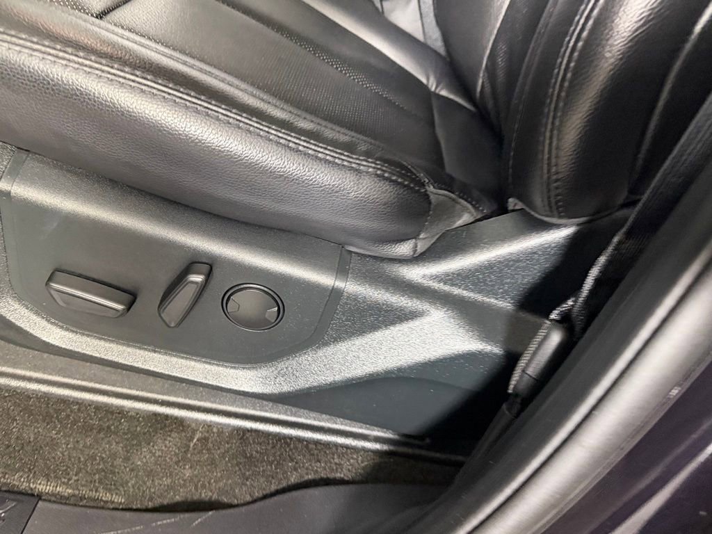 Used 2020 Ford Expedition XLT w/ Equipment Group 202A AWD/4WD image 17