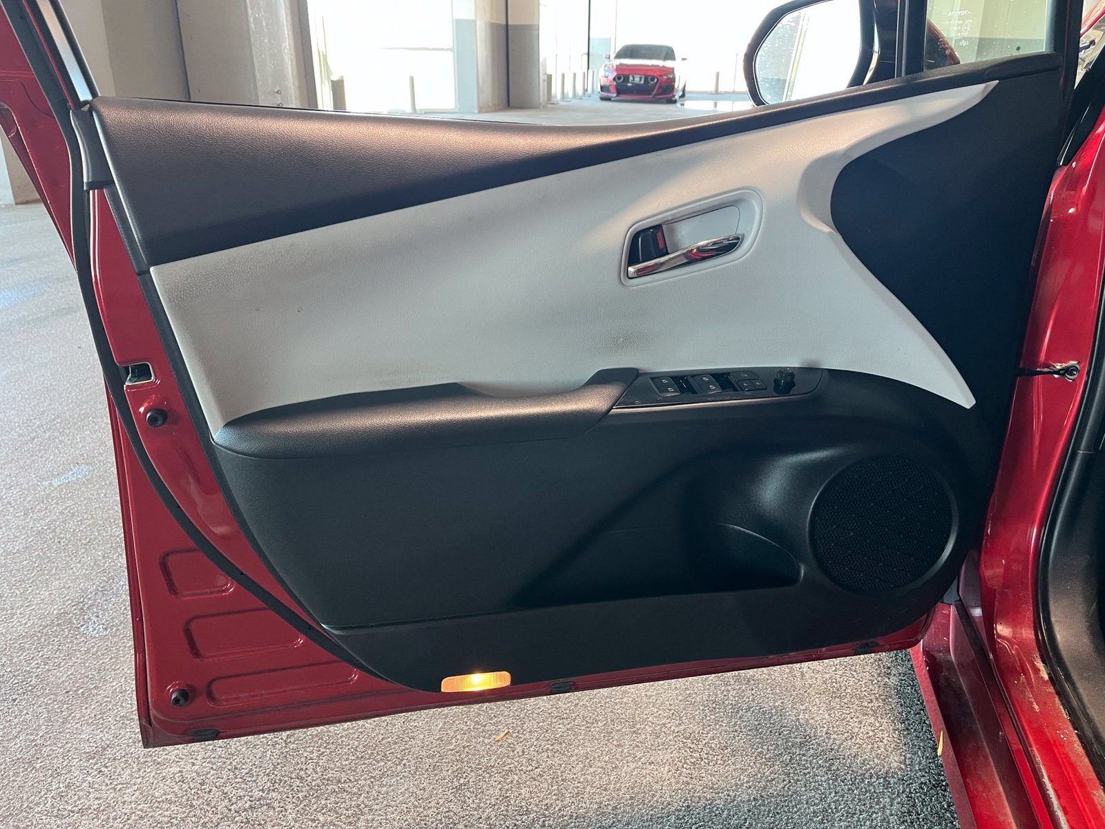 Used 2018 Toyota Prius Four Touring w/ Premium Convenience Package FWD image 15