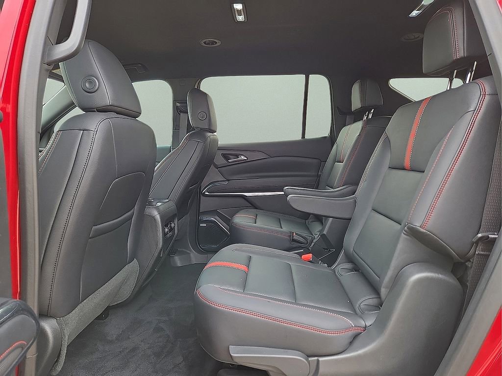Used 2025 Chevrolet Traverse RS image 16