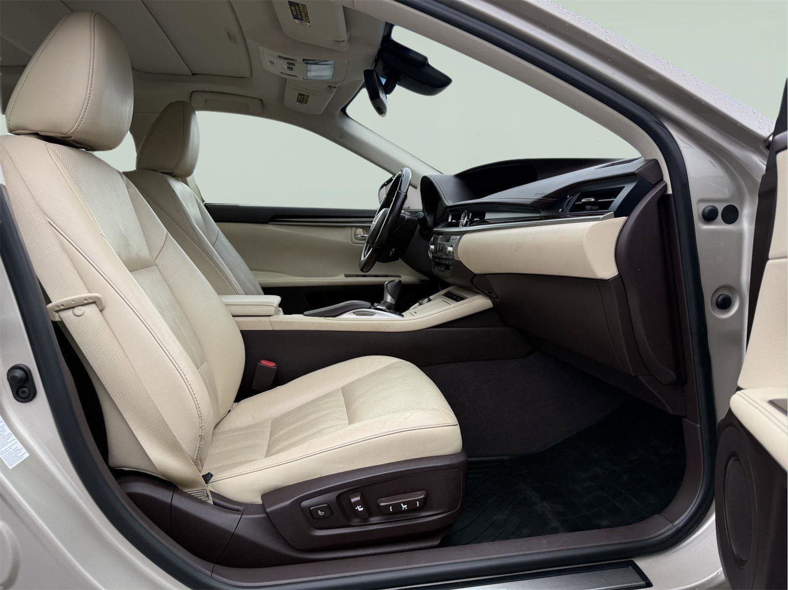 Used 2016 Lexus ES 350 w/ Luxury Package w/Wood Trim image 24