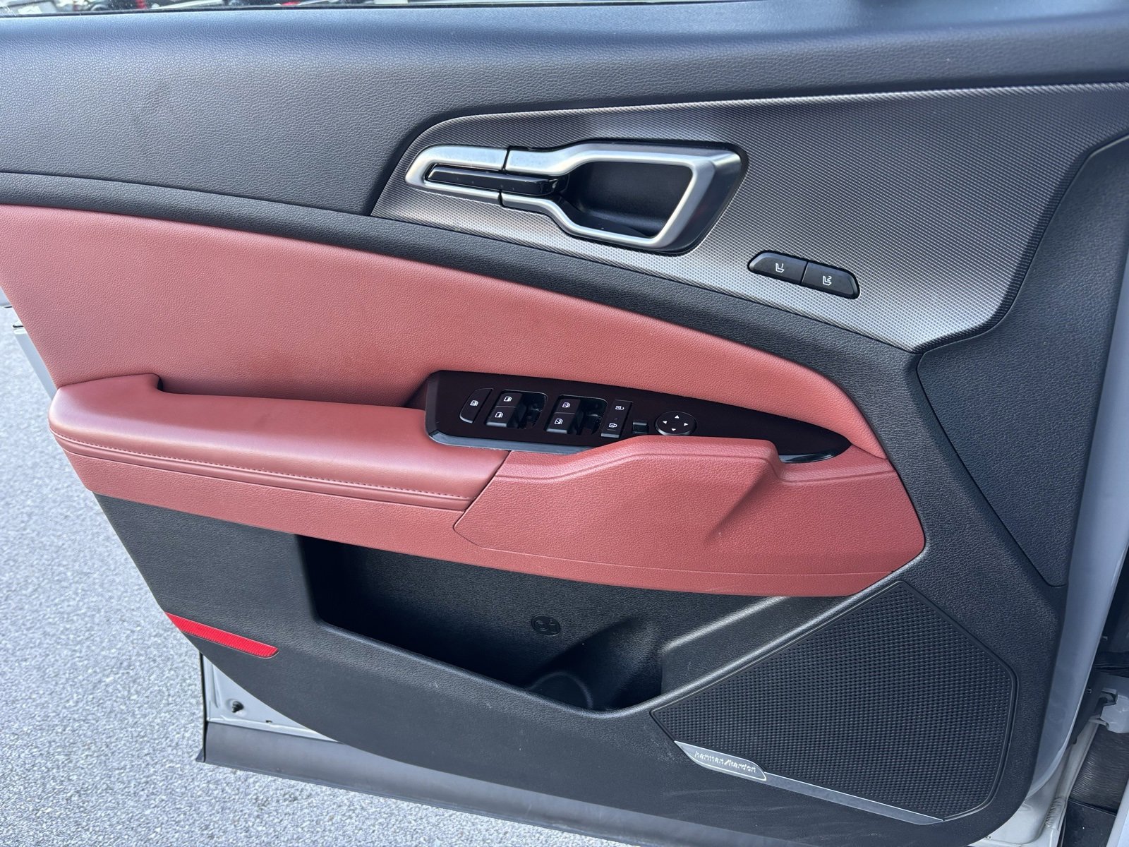 Used 2023 Kia Sportage SX image 9