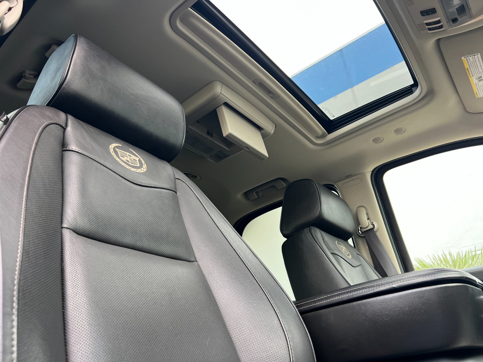 Used 2014 Cadillac Escalade Platinum AWD/4WD image 18