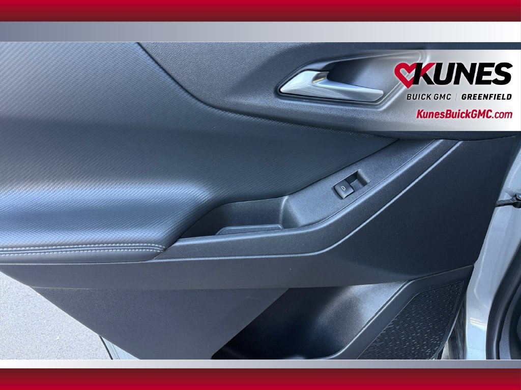 Used 2025 Chevrolet Equinox LT FWD image 33