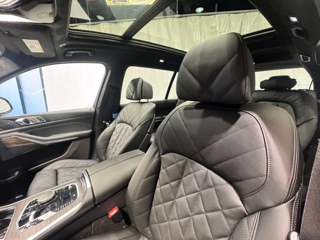 Used 2026 BMW X7 xDrive40i w/ M Sport Package AWD/4WD image 17