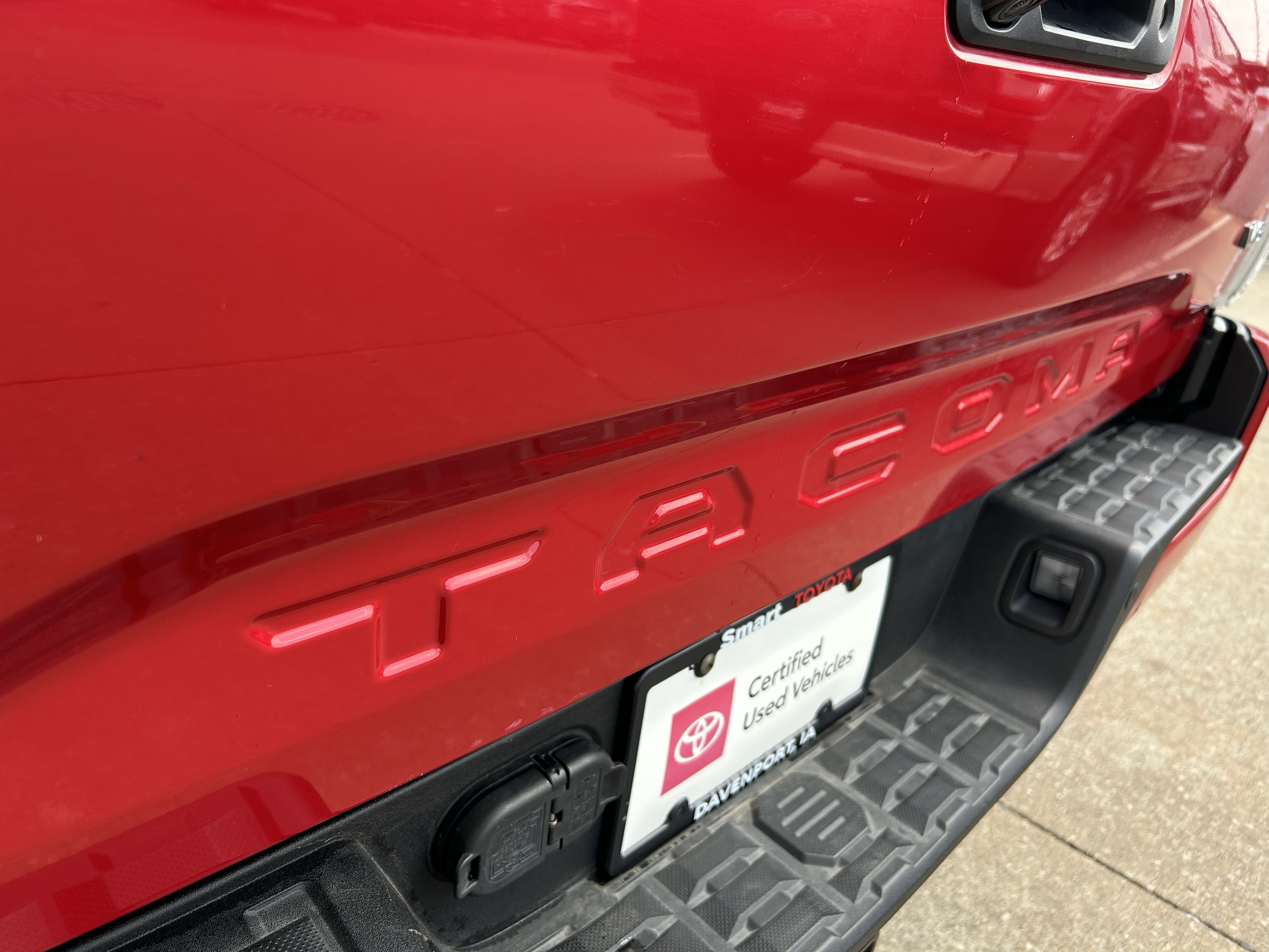 Used 2020 Toyota Tacoma TRD Sport w/ Technology Package AWD/4WD image 8
