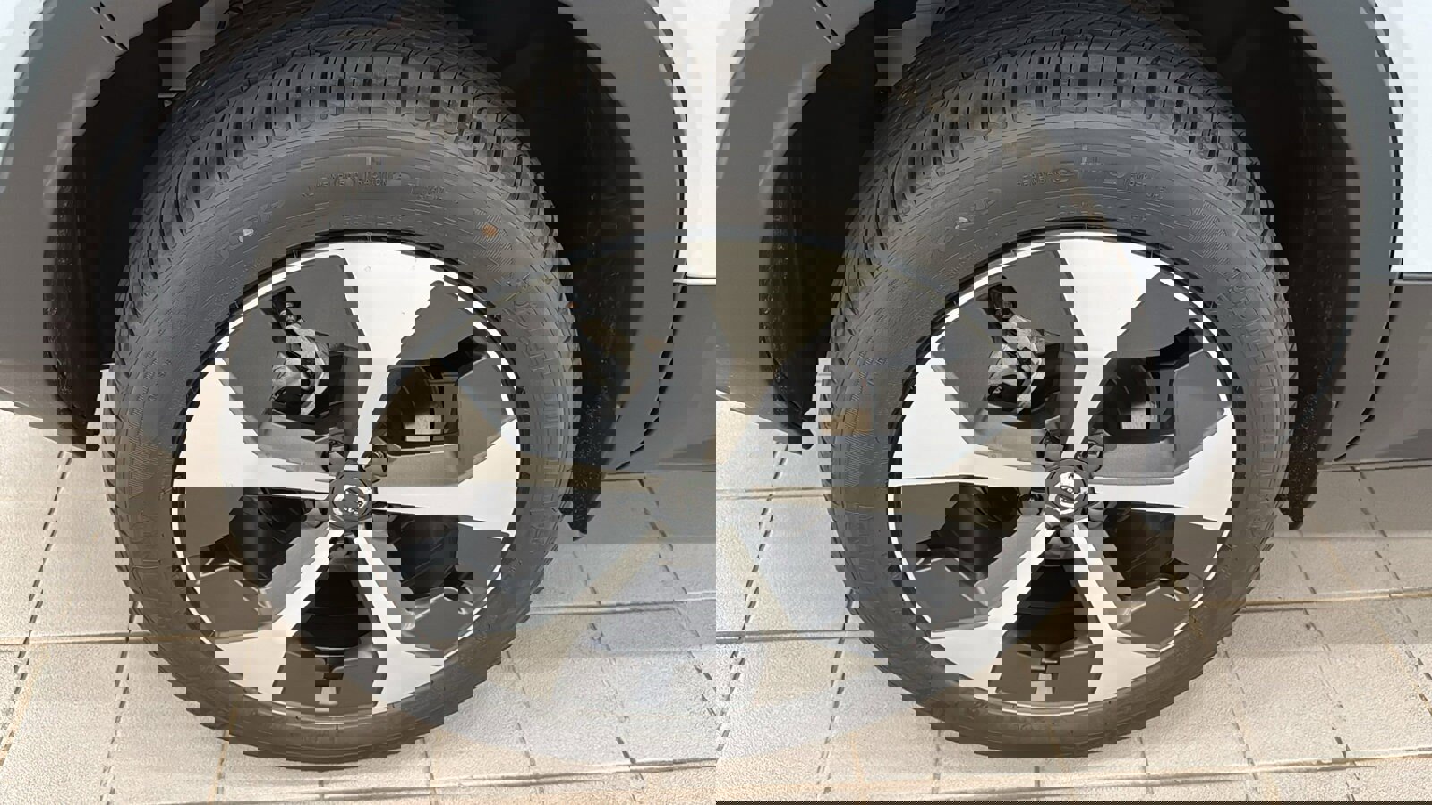 Used 2026 Volvo XC40 B5 Plus w/ Protection Package Premier image 31