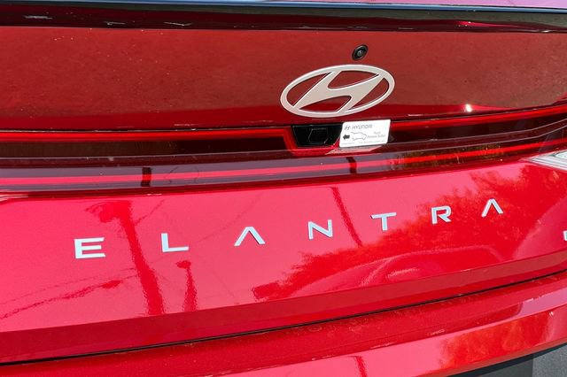 New 2025 Hyundai Elantra SEL image 9