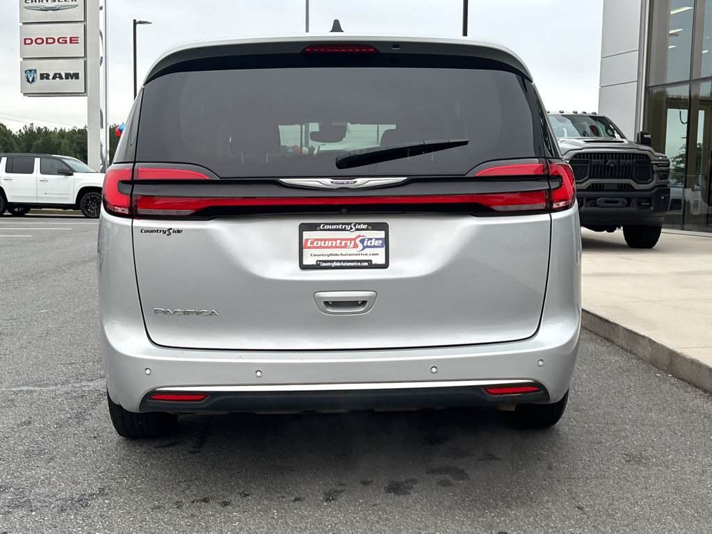 Used 2023 Chrysler Pacifica Touring-L FWD image 8