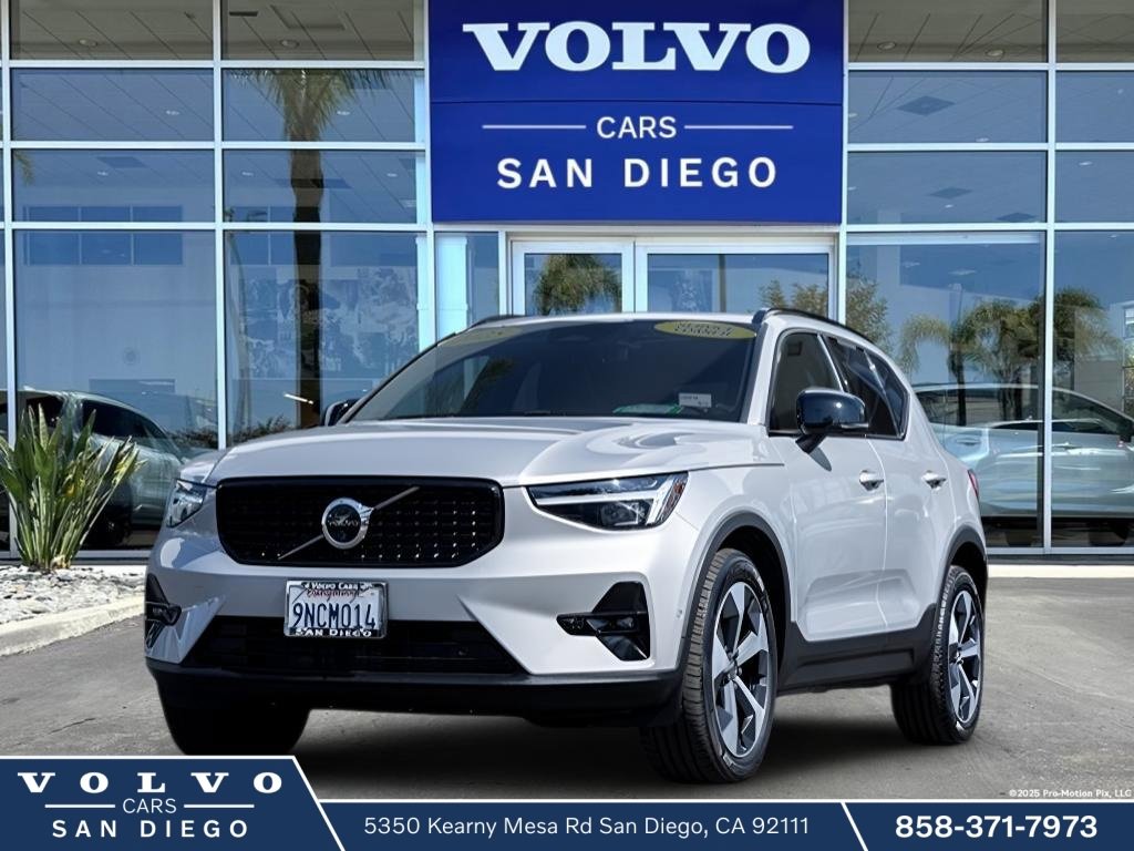 New 2025 Volvo XC40 B5 Plus