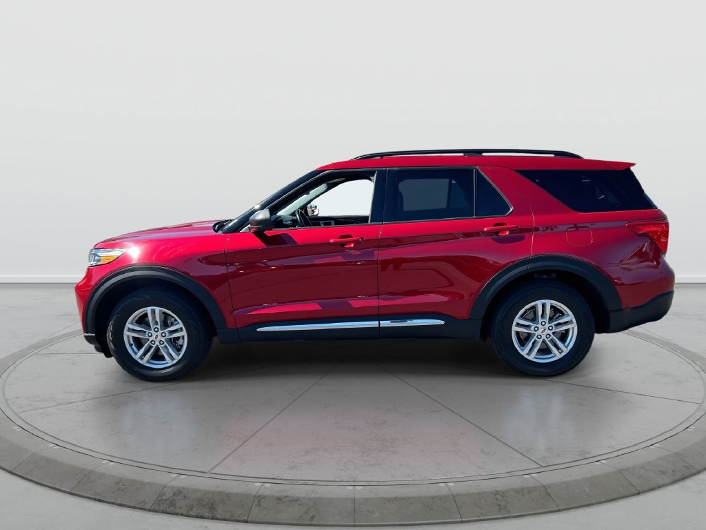Used 2022 Ford Explorer XLT w/ Equipment Group 202A AWD/4WD image 5
