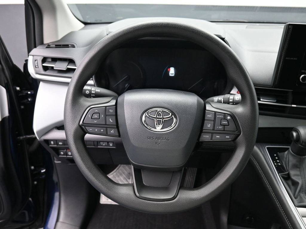Used 2025 Toyota Sienna LE image 16