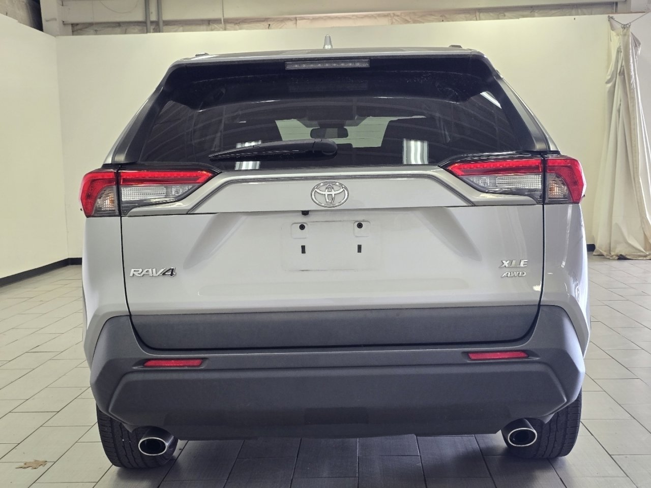 Certified 2021 Toyota RAV4 XLE w/ Carpet Mat Package (TMS) AWD/4WD image 13