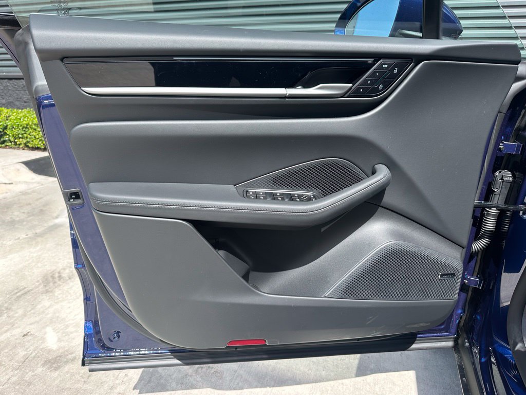Used 2026 Porsche Macan Electric RWD image 19