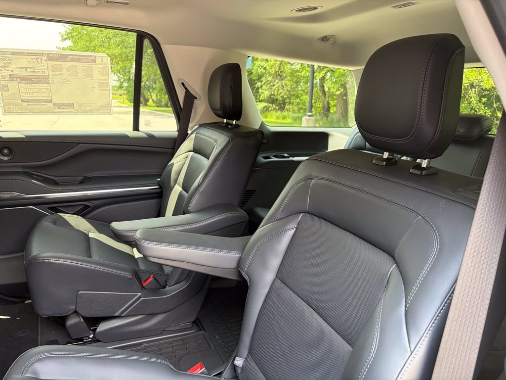 New 2027 Lincoln Navigator Premiere AWD/4WD image 18