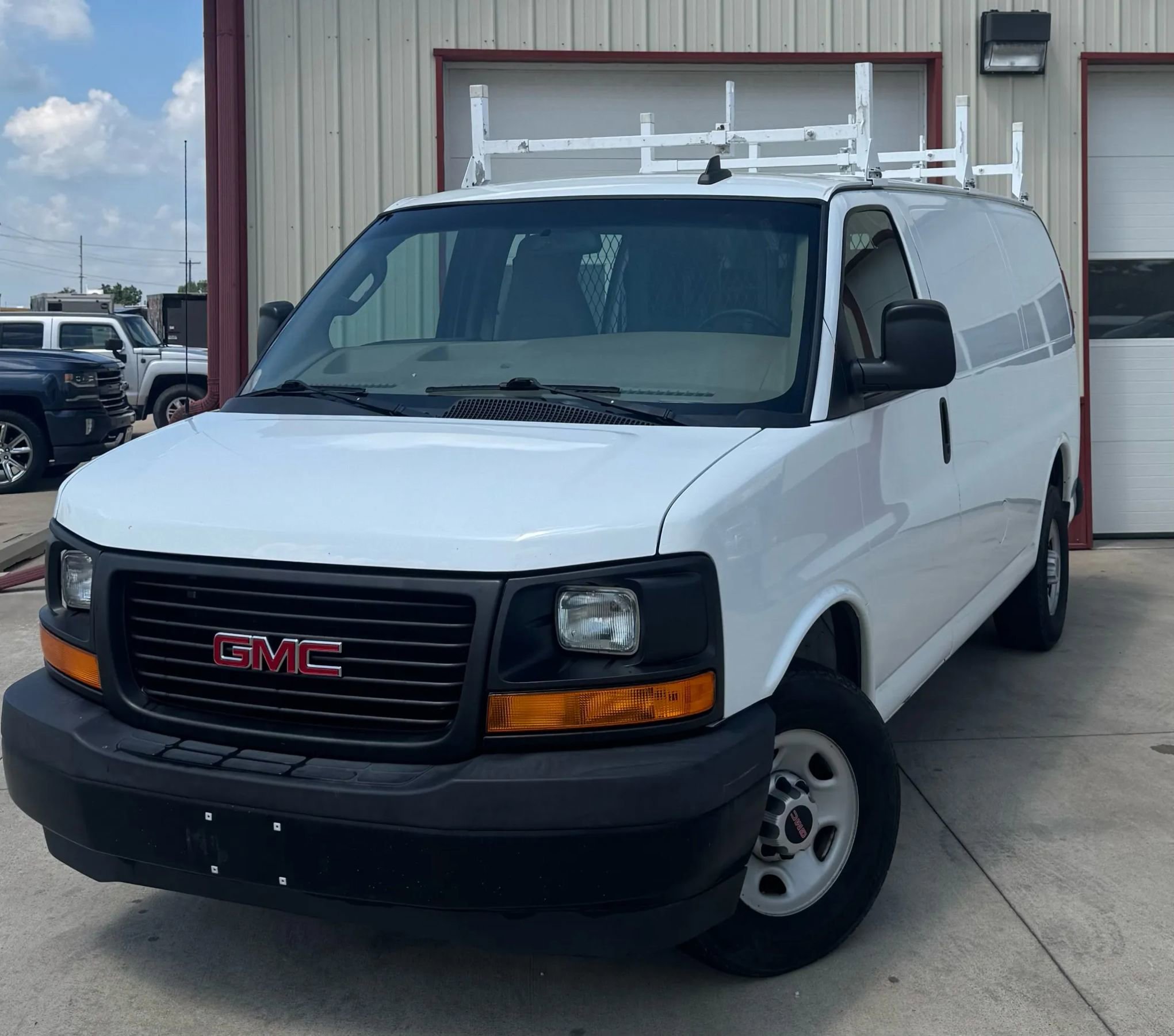 Used 2017 GMC Savana 2500 RWD image 3