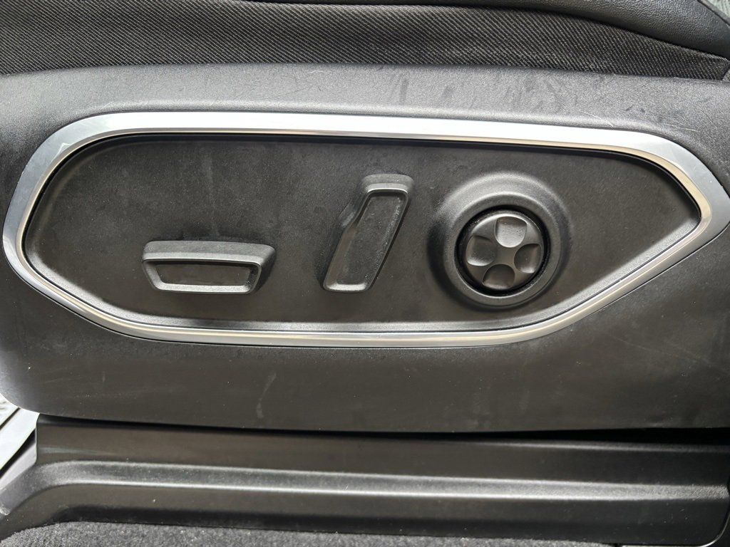 Used 2024 Jeep Wagoneer L Series II w/ Flexible Seating Group image 19