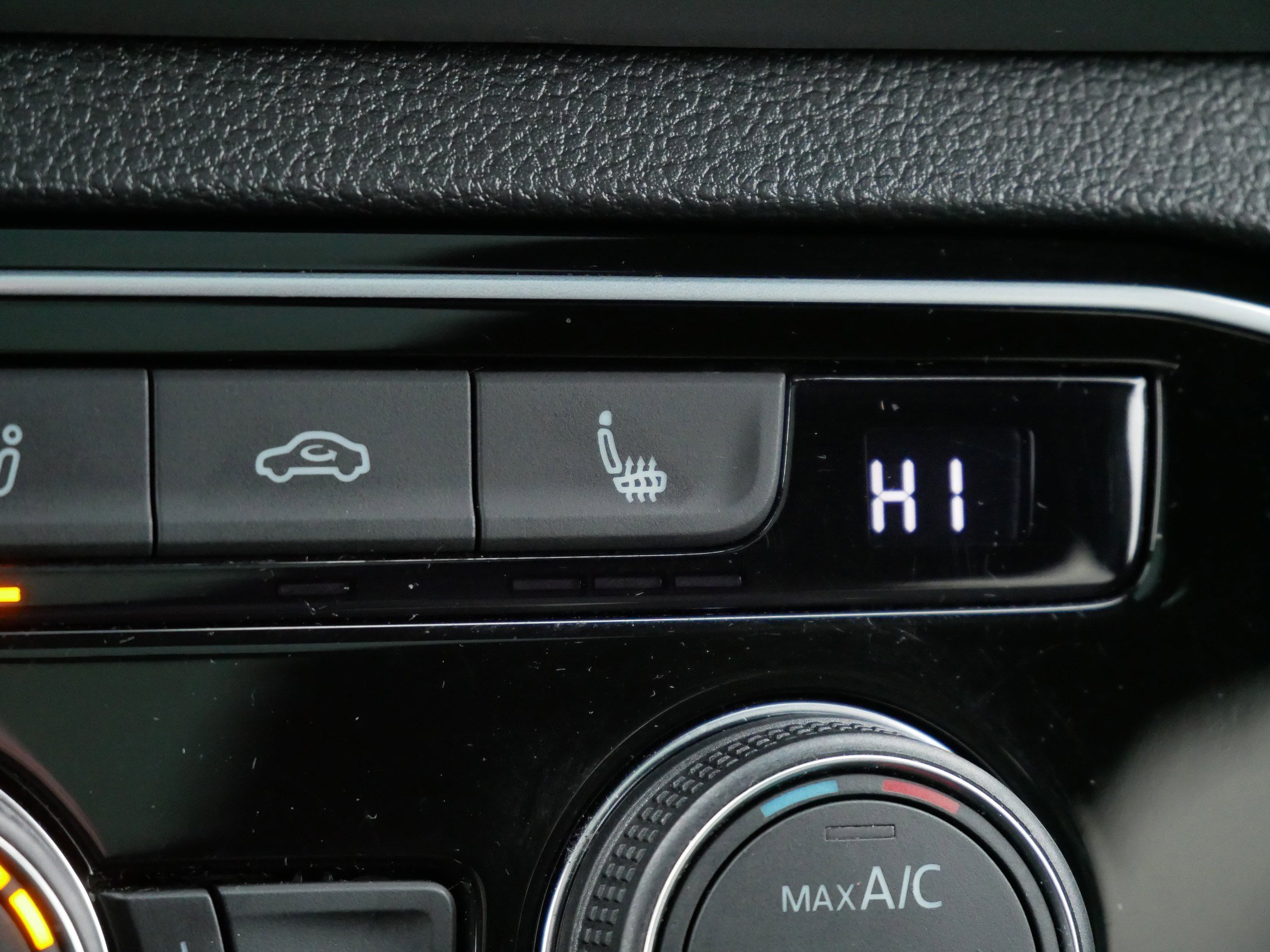 Certified 2023 Volkswagen Atlas Cross Sport SEL R-Line image 31