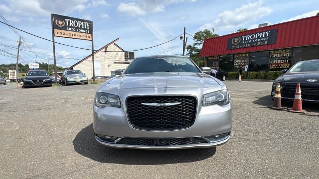 Used 2018 Chrysler 300 S w/ 300S Premium Group RWD image 2