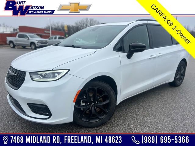 Used 2025 Chrysler Pacifica Limited image 1