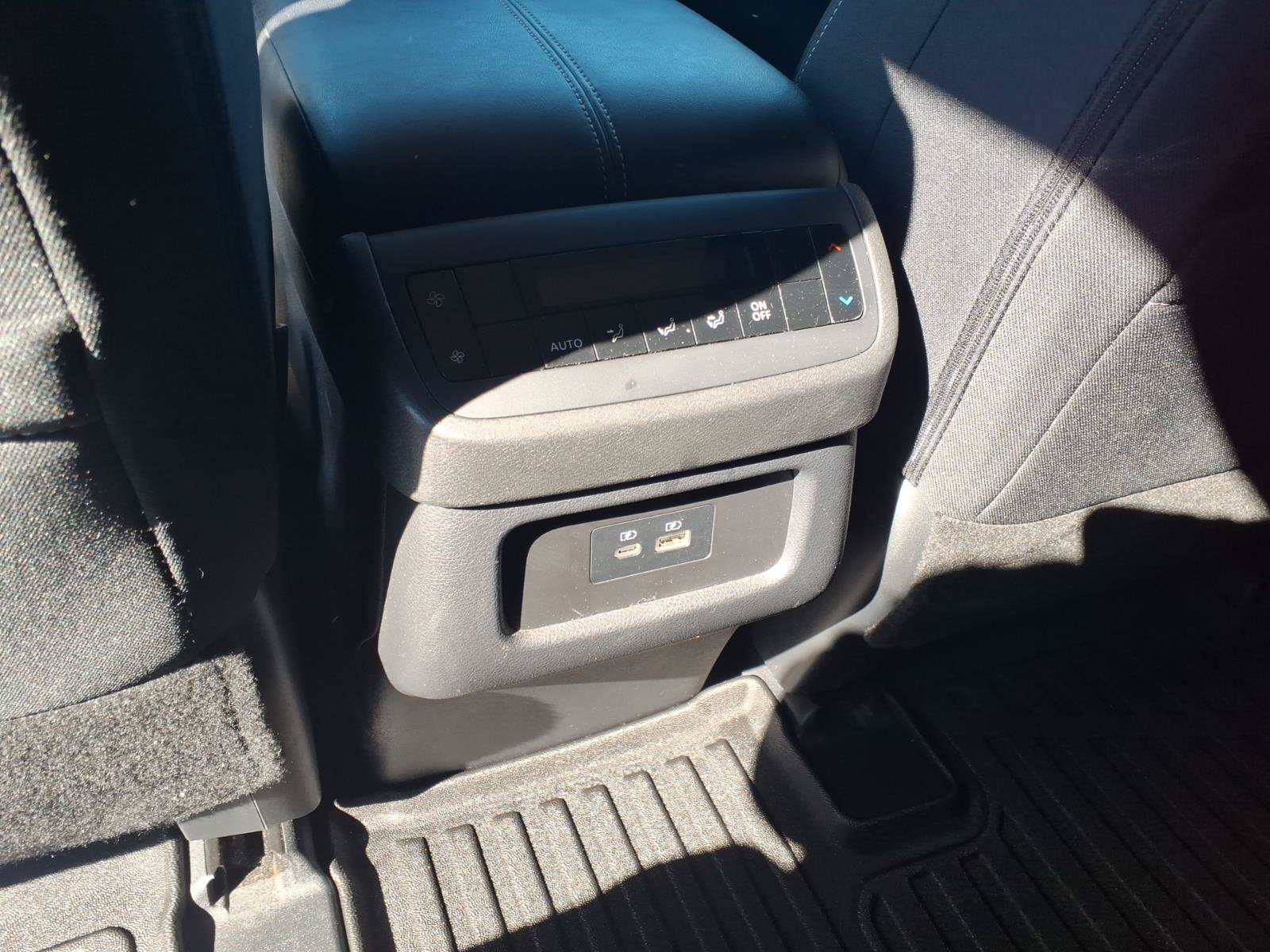 Used 2025 Nissan Pathfinder SV FWD image 13
