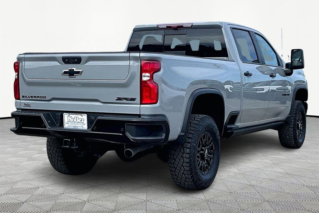 Used 2024 Chevrolet Silverado 2500 ZR2 w/ Technology Package image 2
