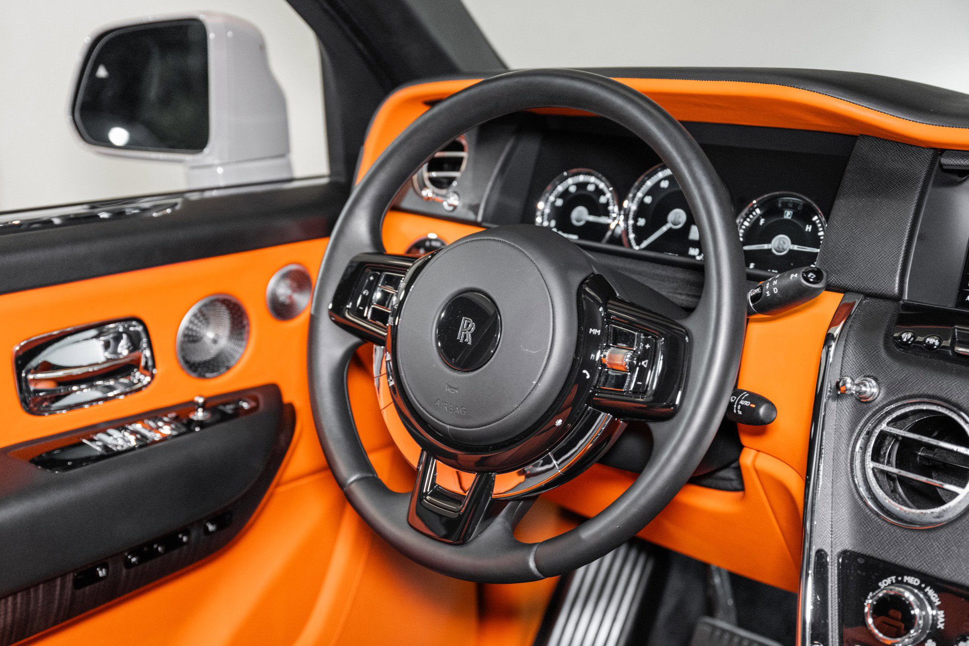 Used 2022 Rolls-Royce Cullinan w/ Dark Exterior Package image 37