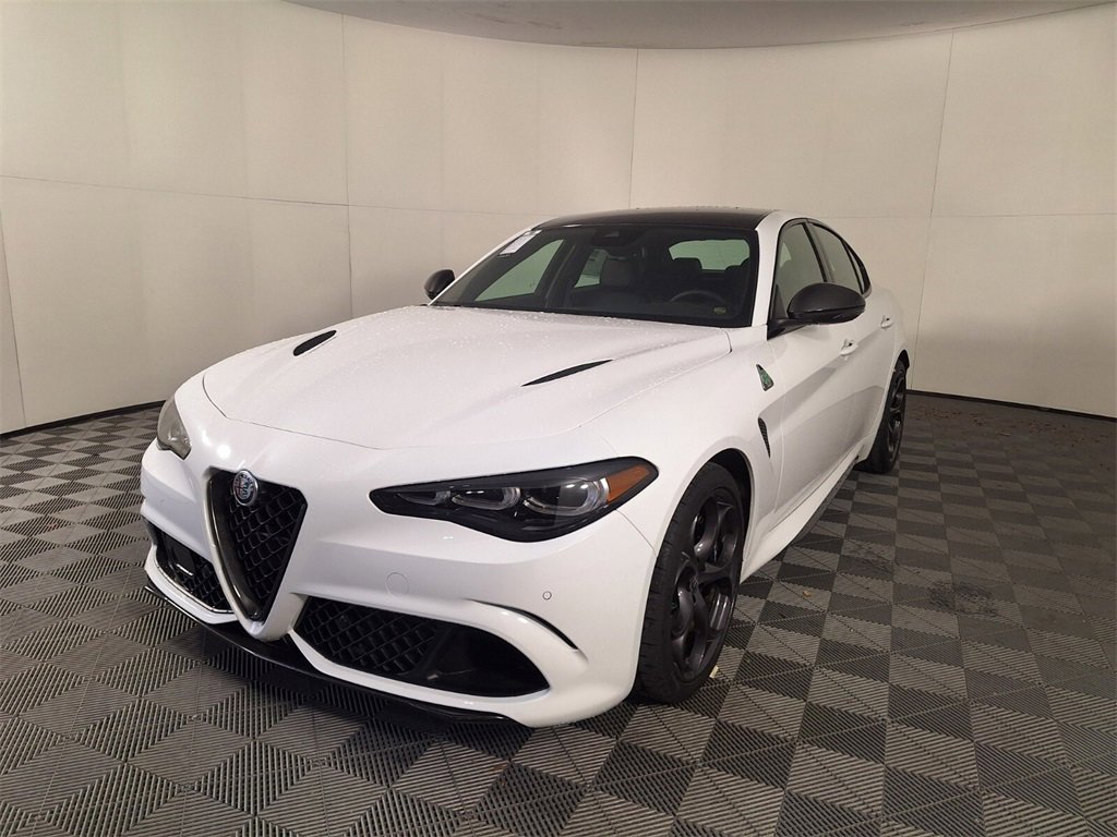 New 2024 Alfa Romeo Giulia Quadrifoglio image 5