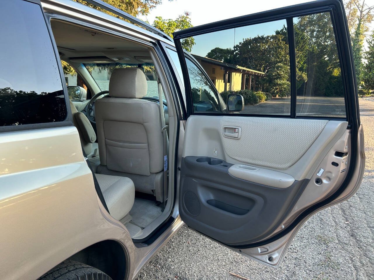 Used 2004 Toyota Highlander 4WD V6 w/ Preferred Pkg image 32