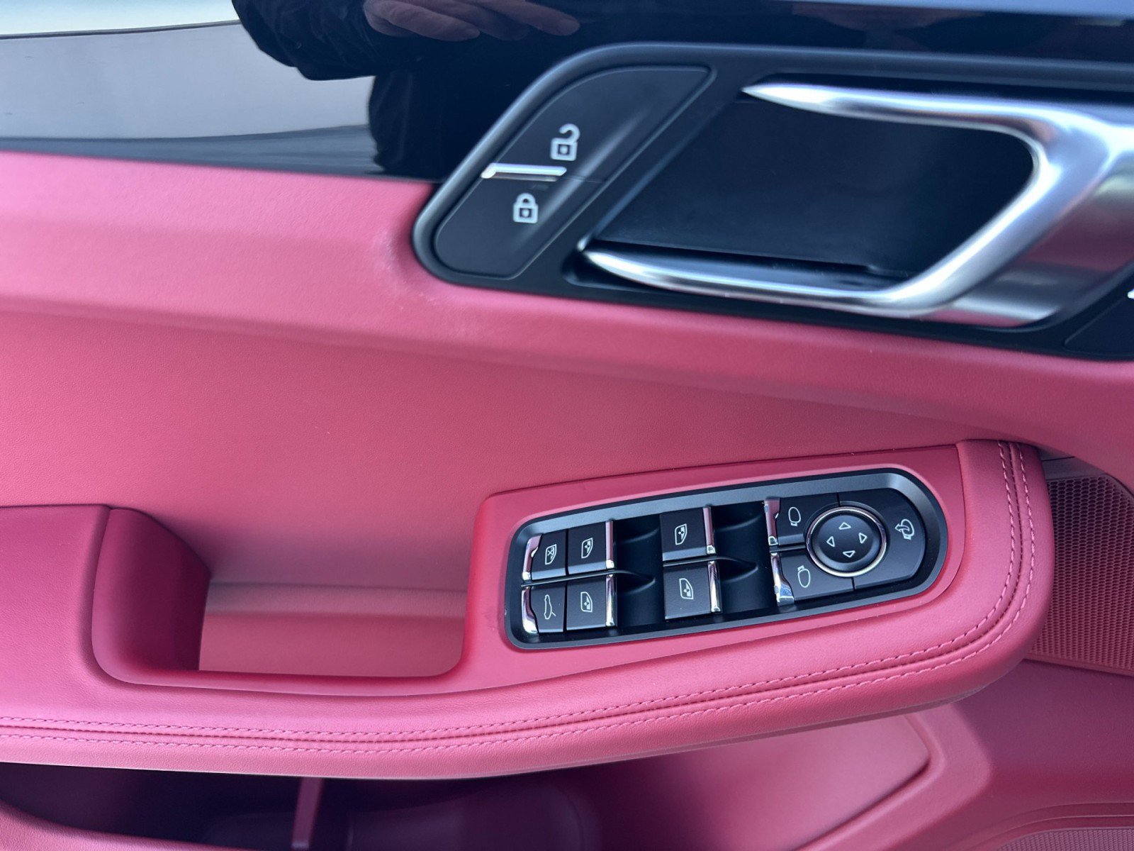 New 2026 Porsche Macan AWD/4WD image 12