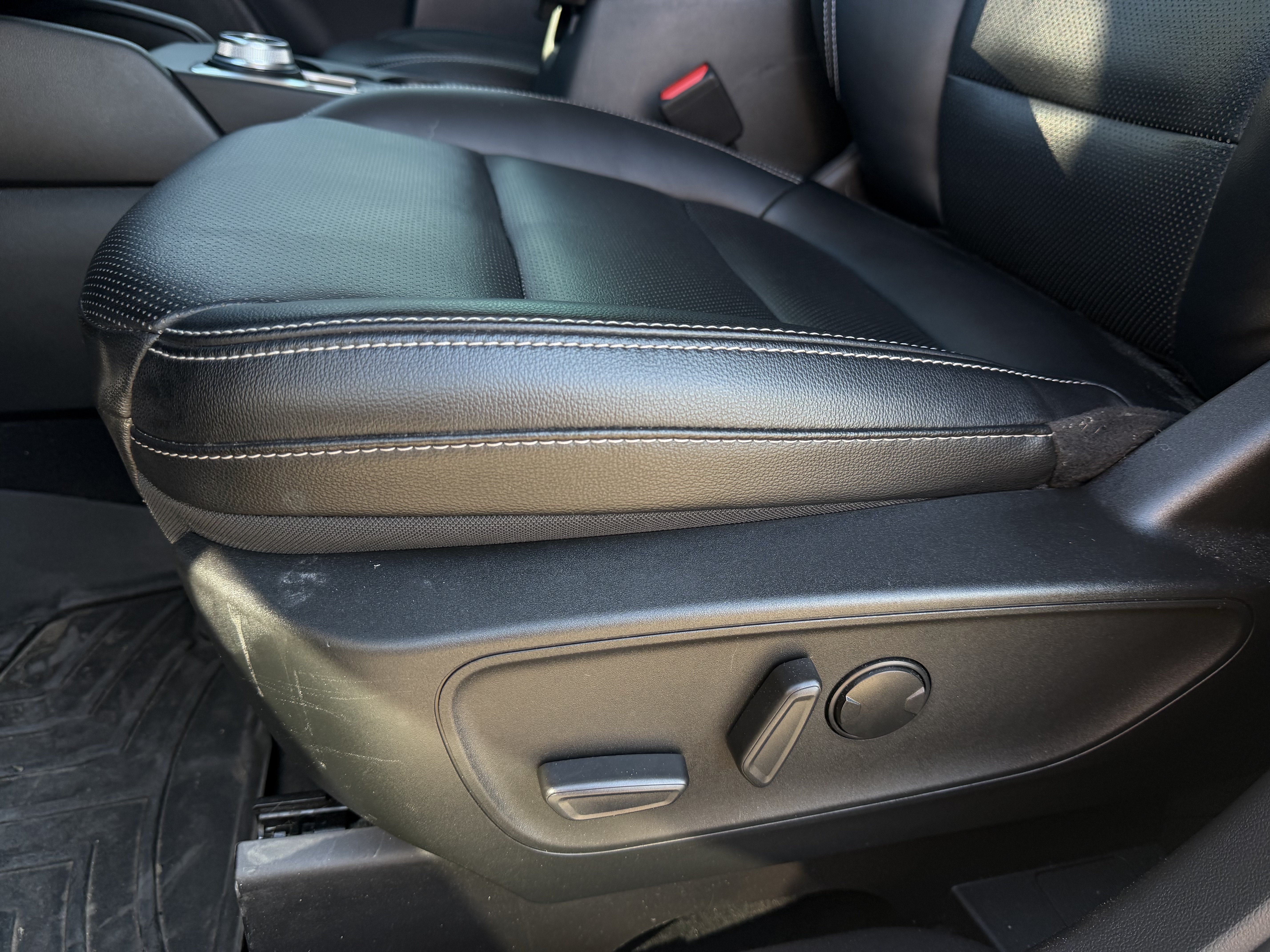 Used 2022 Ford Escape SEL w/ Technology Package FWD image 18
