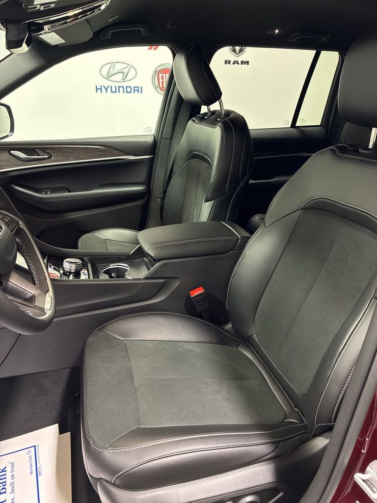 New 2026 Jeep Grand Cherokee Altitude AWD/4WD image 10