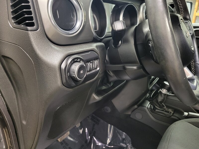 Used 2022 Jeep Wrangler Unlimited Sahara w/ Cold Weather Group AWD/4WD image 40