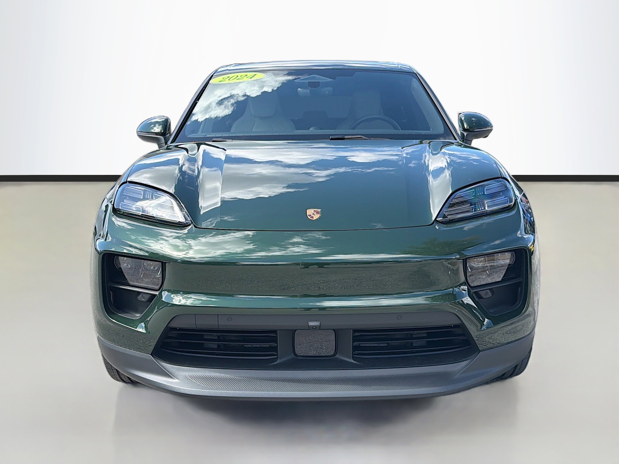 Used 2024 Porsche Macan 4 Electric image 8
