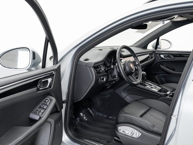 Used 2025 Porsche Macan image 7
