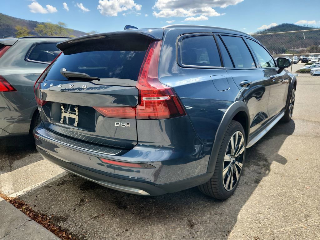 New 2026 Volvo V60 B5 Cross Country Ultra w/ Protection Package Premier image 2