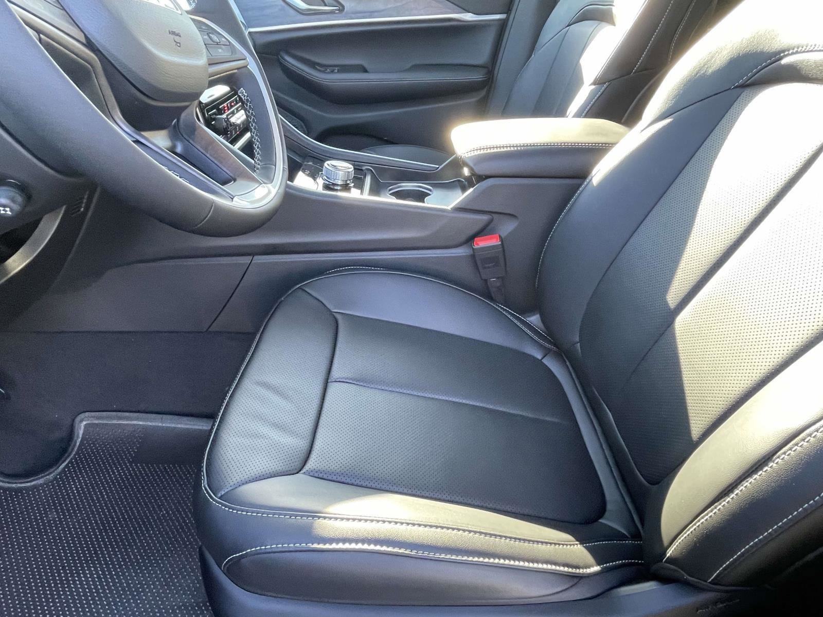 New 2025 Jeep Grand Cherokee L Limited image 18