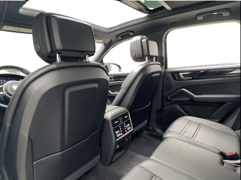 Used 2023 Porsche Cayenne image 23