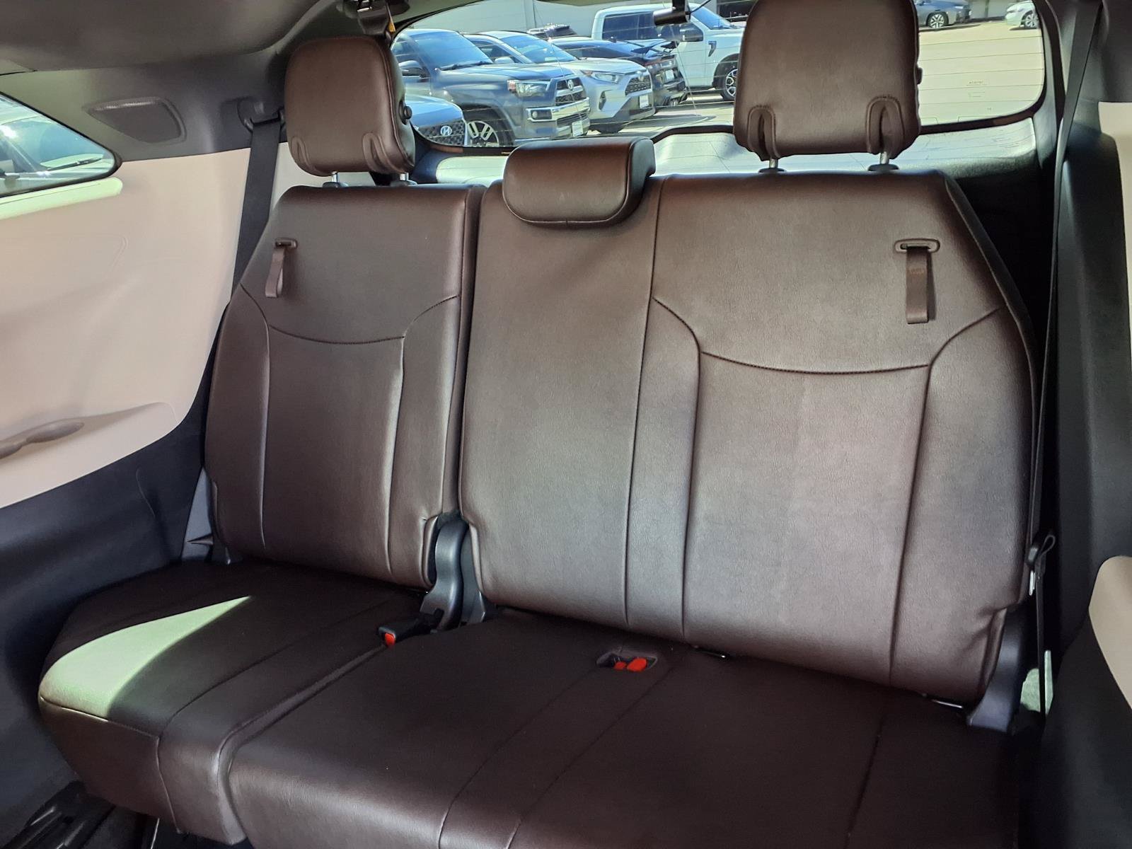 Used 2024 Toyota Sienna Platinum FWD image 20