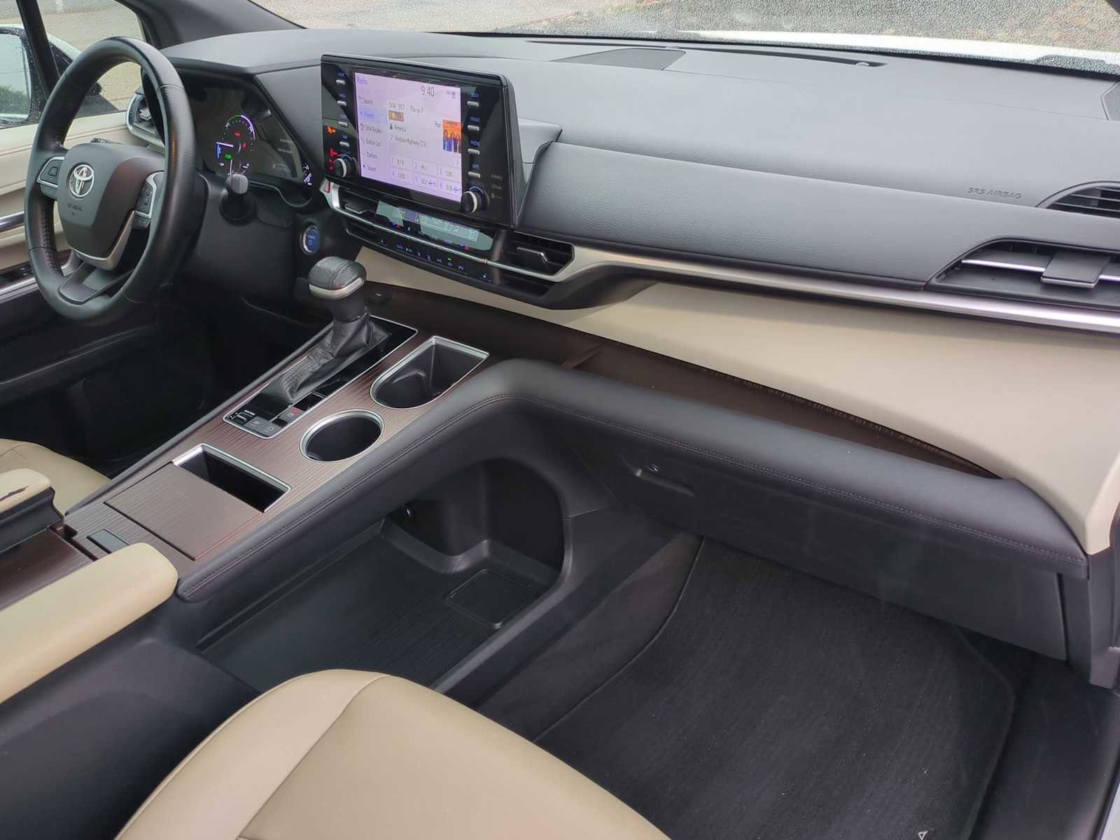 Used 2021 Toyota Sienna XLE FWD image 28