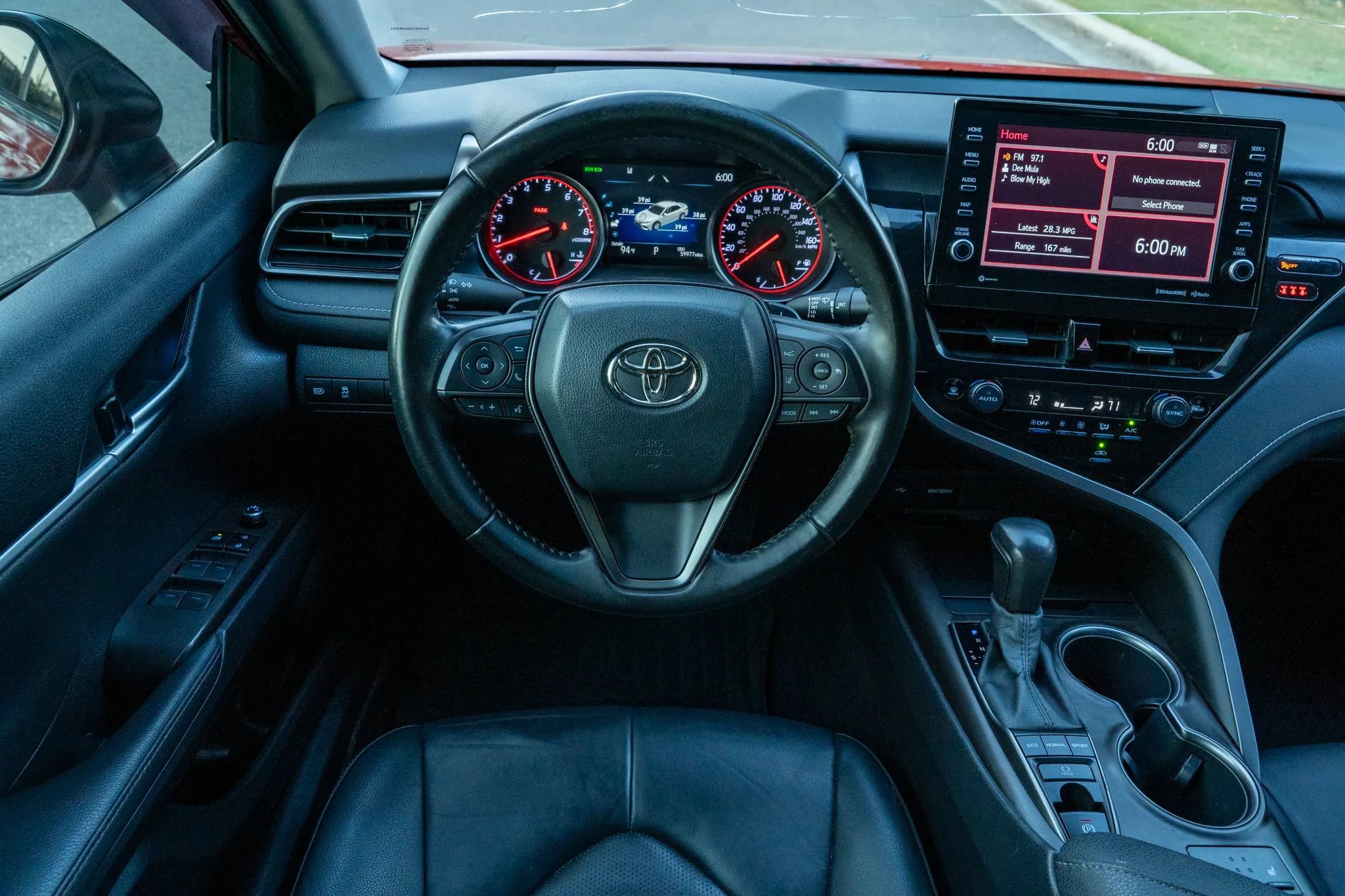 Used 2022 Toyota Camry XSE FWD image 15