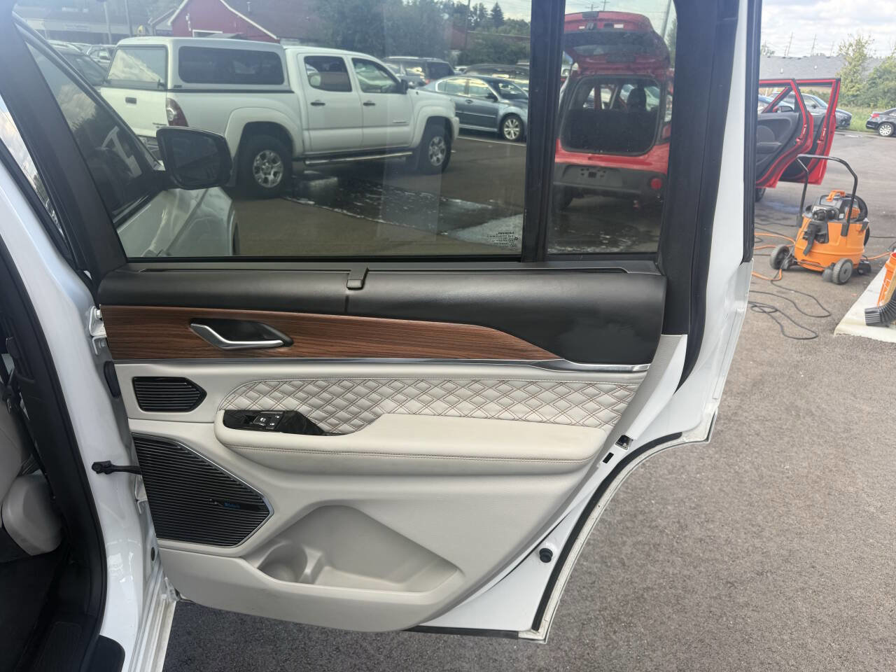 Used 2021 Jeep Grand Cherokee L Summit w/ Advanced Protech Group IV image 25