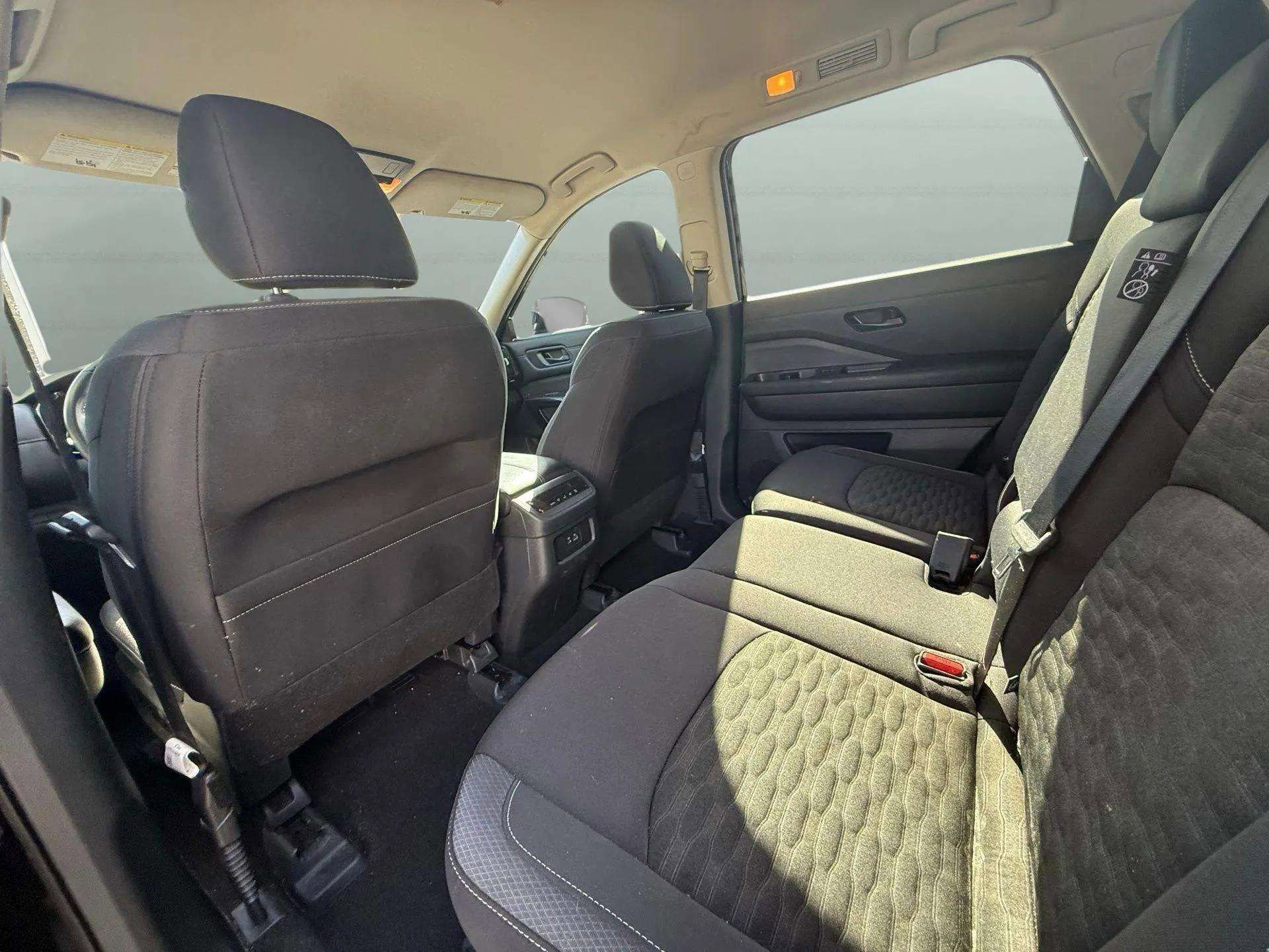 Used 2024 Nissan Pathfinder SV image 27