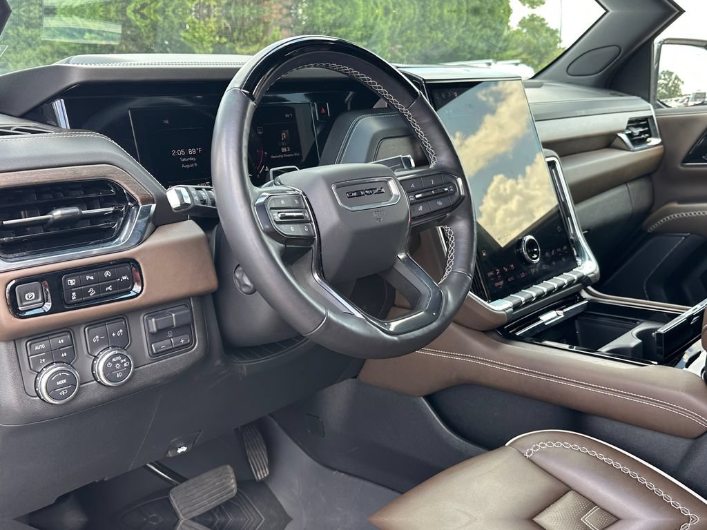 Used 2025 GMC Yukon Denali Ultimate AWD/4WD image 16