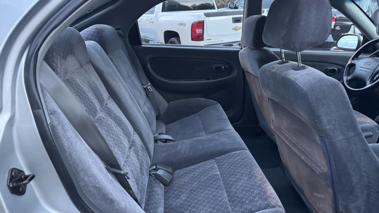 Used 2004 Kia Spectra Hatchback image 21