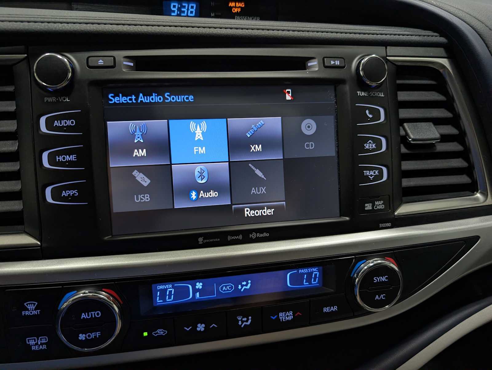 Used 2019 Toyota Highlander XLE AWD/4WD image 26