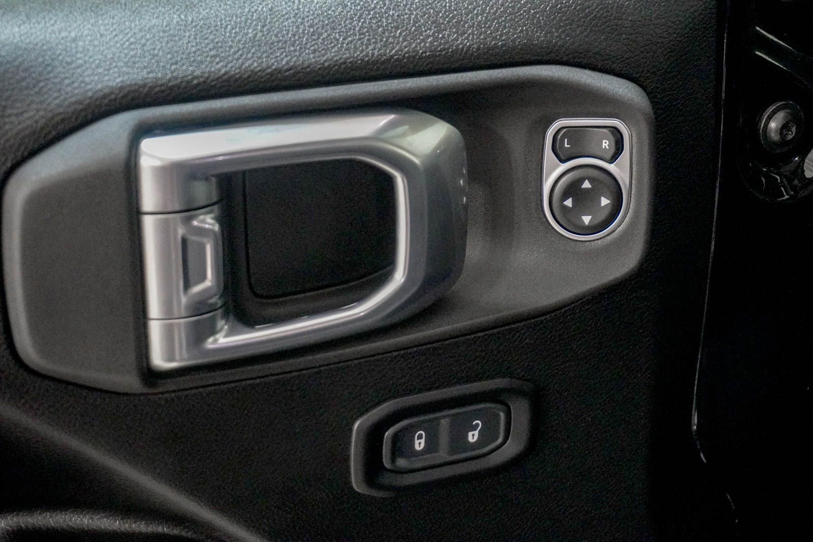 Used 2023 Jeep Gladiator Sport image 15