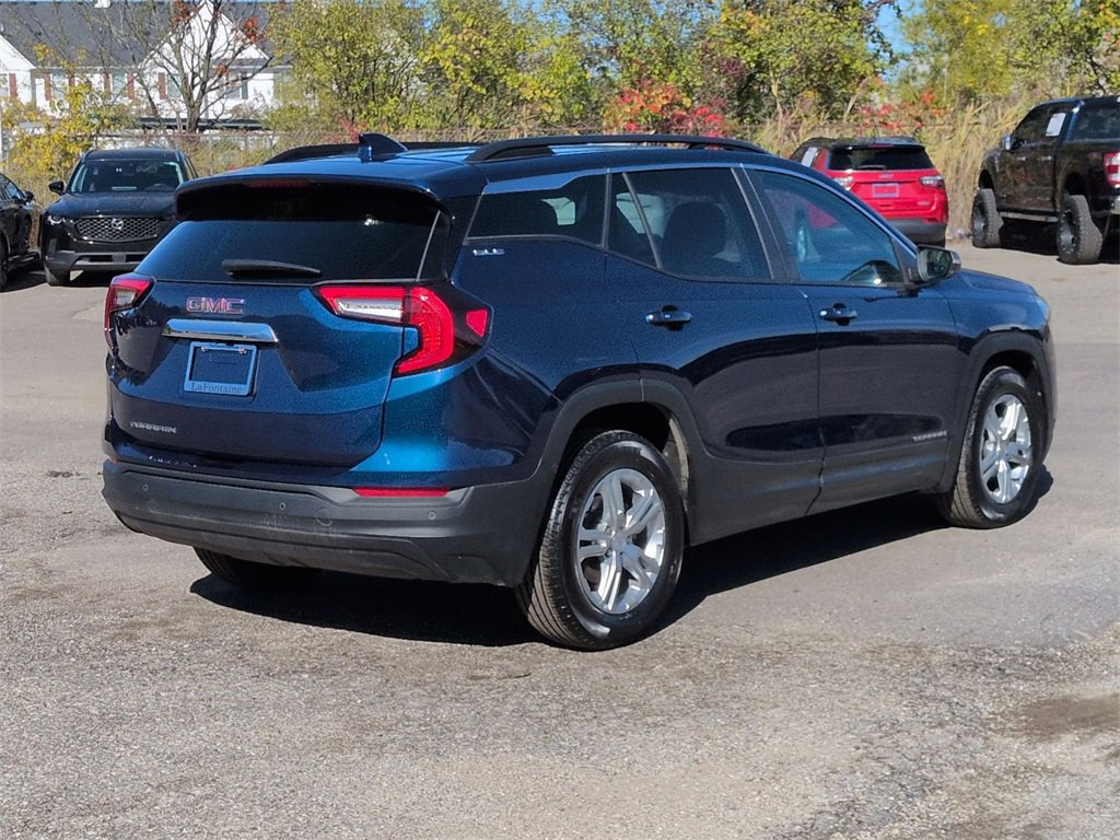 Used 2023 GMC Terrain SLE w/ Driver Convenience Package image 8