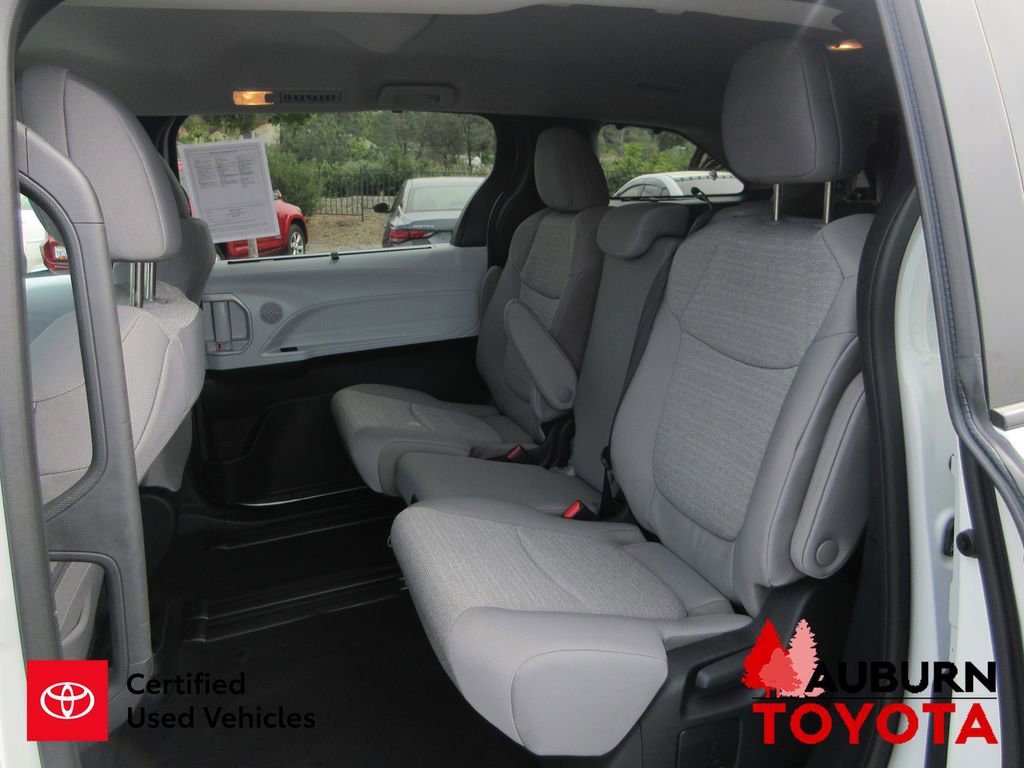Used 2026 Toyota Sienna LE image 26