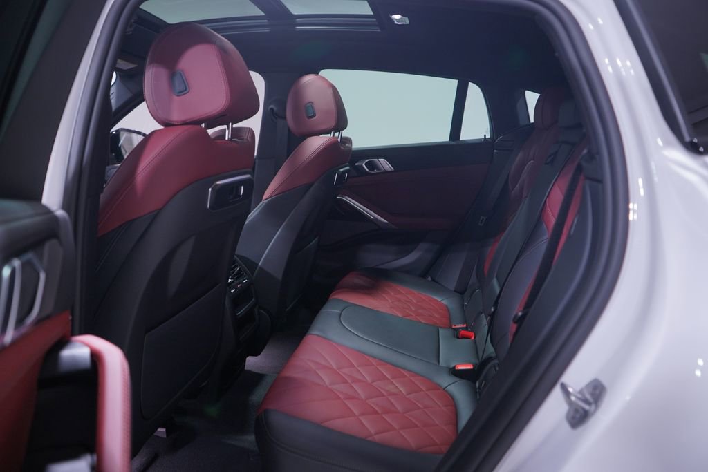 Used 2026 BMW X6 xDrive40i w/ Premium Package image 9