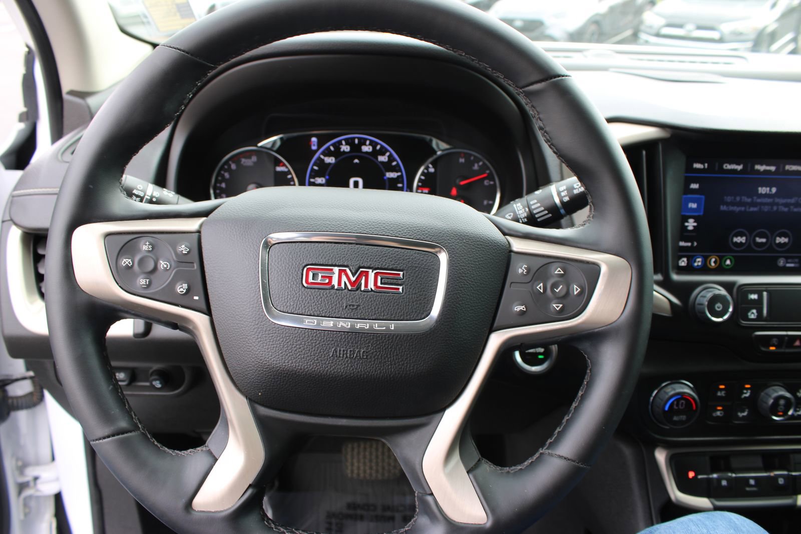 Used 2023 GMC Terrain Denali w/ Denali Premium Package AWD/4WD image 12